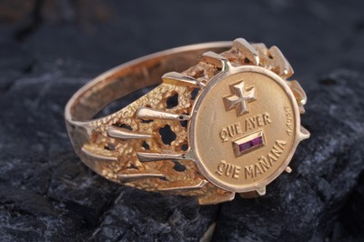 Lot 403 - A love token signet ring: "I love you more than yesterday and less than tomorrow"