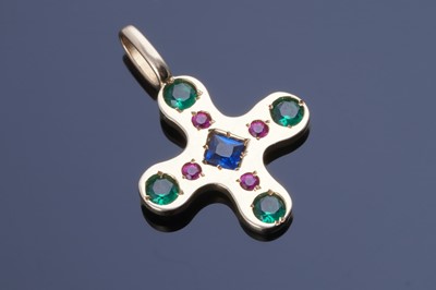 Lot 404 - A modern quatrefoil pattern pendant