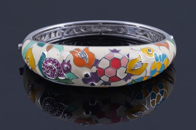 Lot 408 - A Belle Étoile cloisonne enamelled silver bangle