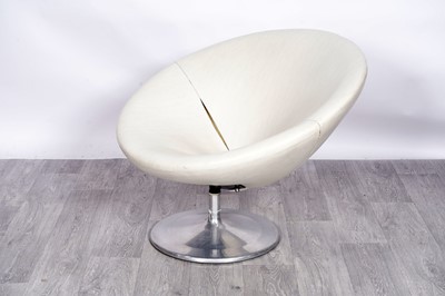 Lot 89 - A mid-Century Hungarian radar chair
