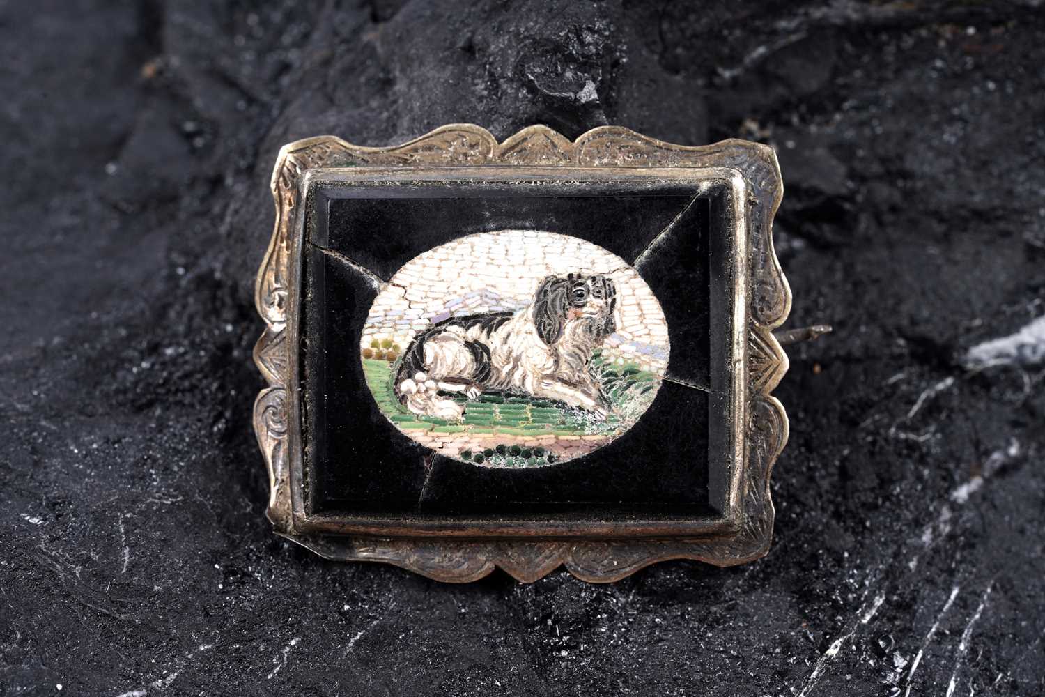 Lot 19 - A 19th Century Grand Tour micro-mosaic brooch