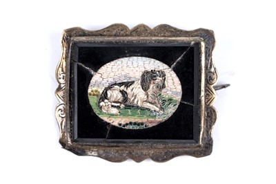 Lot 19 - A 19th Century Grand Tour micro-mosaic brooch