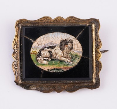 Lot 19 - A 19th Century Grand Tour micro-mosaic brooch