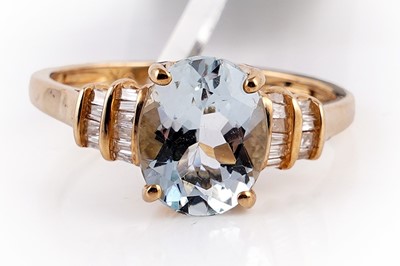 Lot 414 - A modern Espirito Santo aquamarine and diamond ring