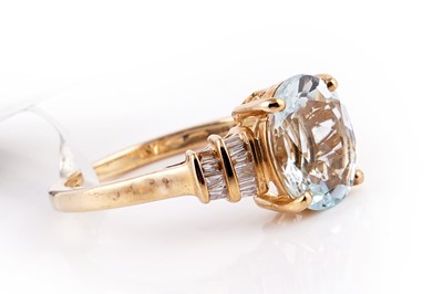 Lot 22 - A modern Espirito Santo aquamarine and diamond ring