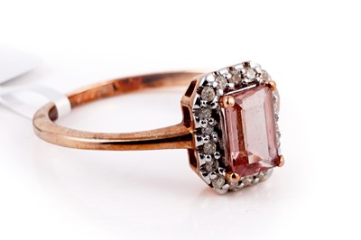 Lot 418 - A contemporary morganite and diamond ring
