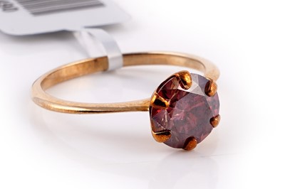 Lot 419 - A contemporary red moissanite ring