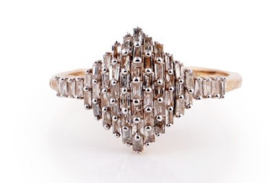Lot 424 - A contemporary 0.50ct diamond cluster ring