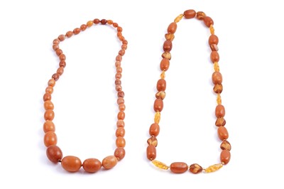 Lot 547 - An early 20th Century butterscotch amber bead necklace
