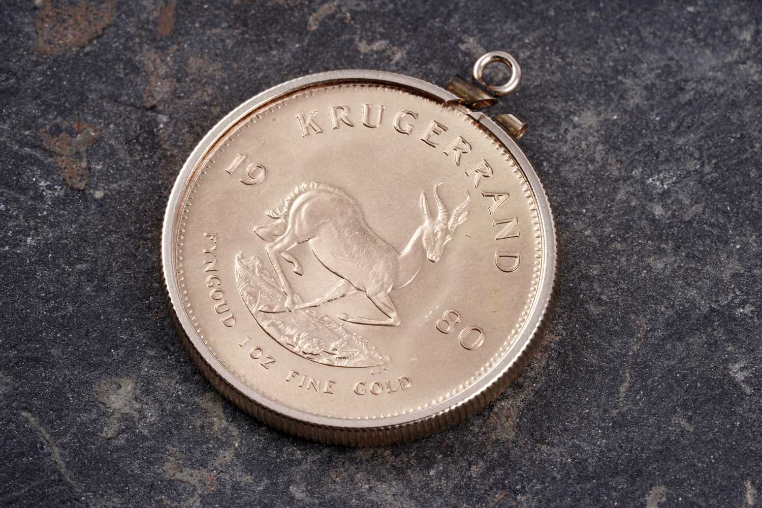 Lot 153 - A South Africa (Suid-Afrika) Krugerrand 1oz fine gold coin, and pendant mount