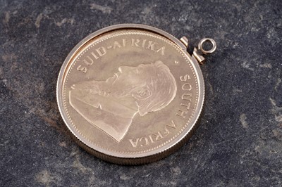Lot 153 - A South Africa (Suid-Afrika) Krugerrand 1oz fine gold coin, and pendant mount
