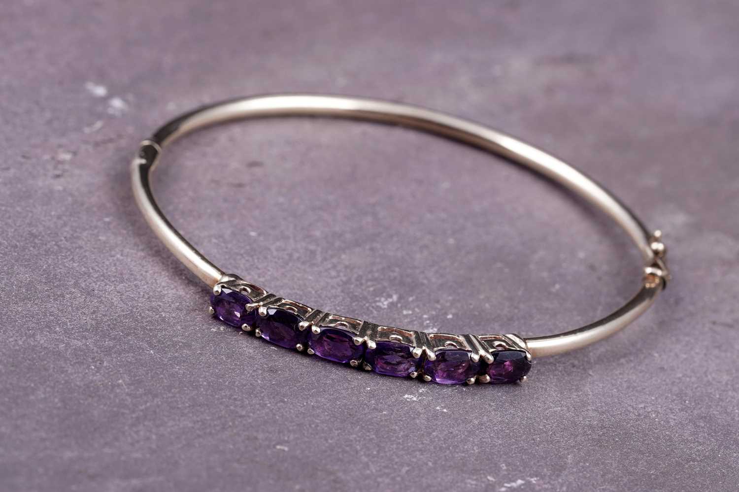 Lot 2 - A modern amethyst hinged bangle