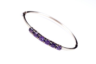 Lot 2 - A modern amethyst hinged bangle