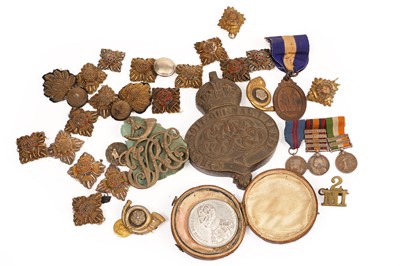 Lot 185 - A selection of military items