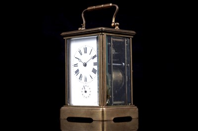 Lot 458 - A French brass petit sonnerie carriage clock, c.1900