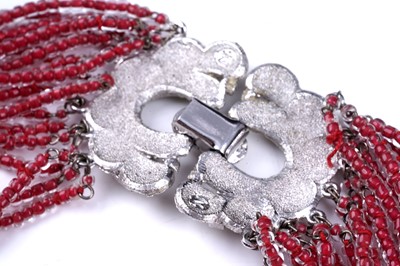 Lot 20 - An early 20th Century glass bead necklace
