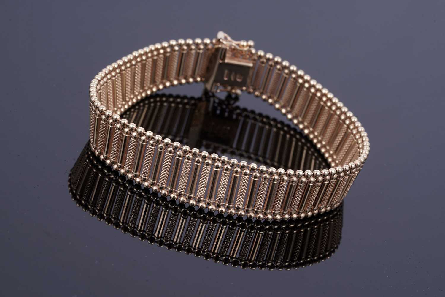 Lot 78 - A 9ct gold fancy-link bracelet