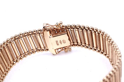 Lot 78 - A 9ct gold fancy-link bracelet