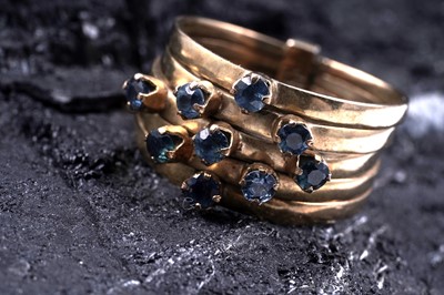 Lot 83 - A modern green and blue sapphire articulated ring