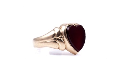 Lot 84 - An Edwardian loveheart pattern carnelian signet ring