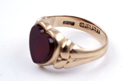 Lot 84 - An Edwardian loveheart pattern carnelian signet ring