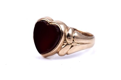 Lot 84 - An Edwardian loveheart pattern carnelian signet ring