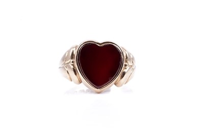 Lot 84 - An Edwardian loveheart pattern carnelian signet ring