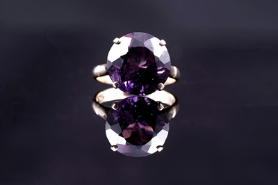 Lot 92 - A 20th Century amethyst dress ring