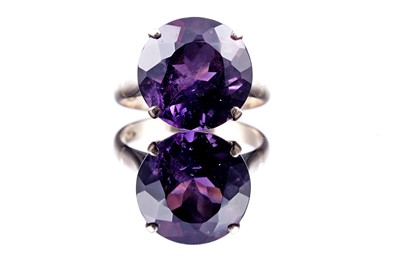 Lot 92 - A 20th Century amethyst dress ring