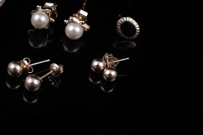 Lot 93 - A selection of stud earrings
