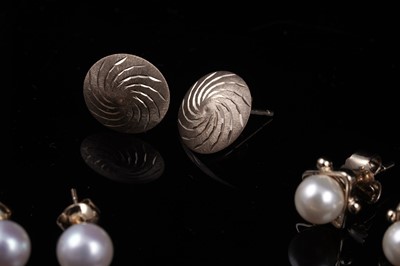Lot 93 - A selection of stud earrings