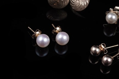 Lot 93 - A selection of stud earrings