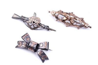 Lot 98 - Early 20th Century jewellery, including a lady's 9ct rose gold cased watch