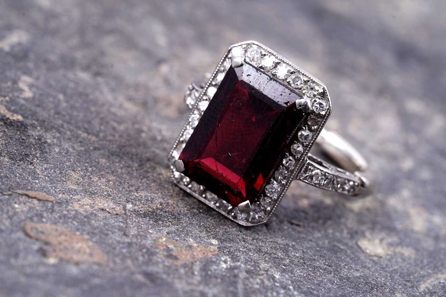 Lot 26 - An Art Deco style synthetic ruby and diamond dress ring