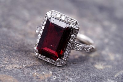 Lot 26 - An Art Deco style synthetic ruby and diamond dress ring
