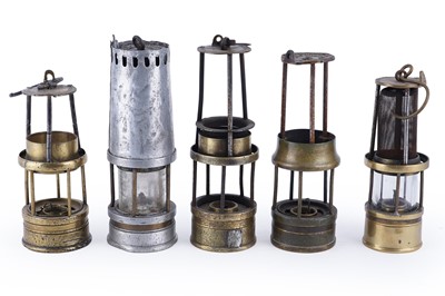 Lot 232 - A collection of five lamps