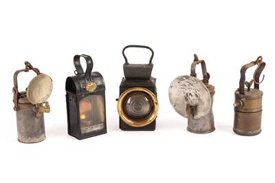 Lot 247 - A collection of lamps