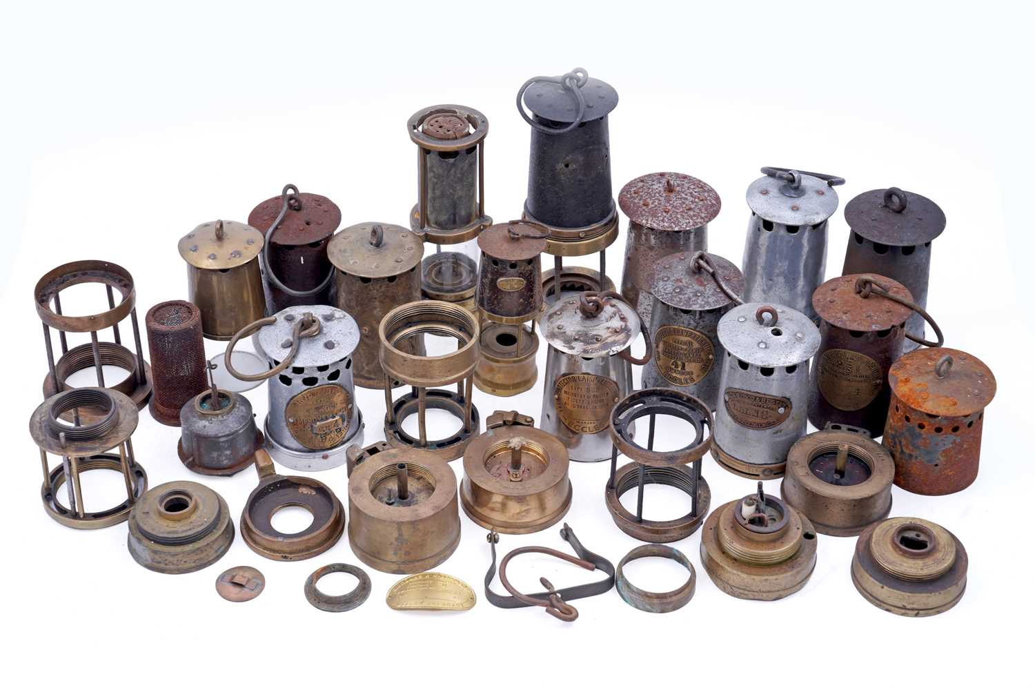 Lot 166 - A collection of lamp parts
