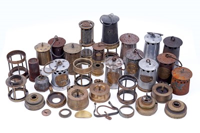 Lot 166 - A collection of lamp parts