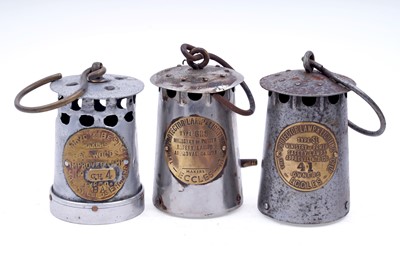 Lot 166 - A collection of lamp parts