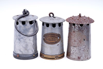 Lot 166 - A collection of lamp parts