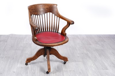 Lot 113 - An early Arts & Crafts oak office chair