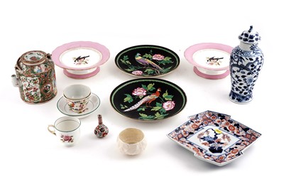 Lot 291 - A collection of ceramics