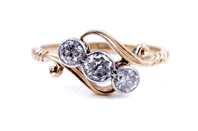 Lot 479 - A three-stone diamond ring