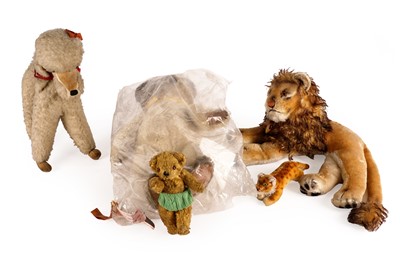 Lot 136 - A collection of 20th Century plush toys