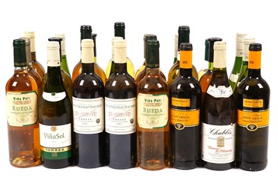 Lot 416 - Twenty-four bottles of mixed white wine