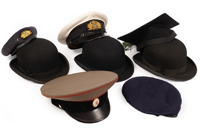 Lot 197 - A collection of hats