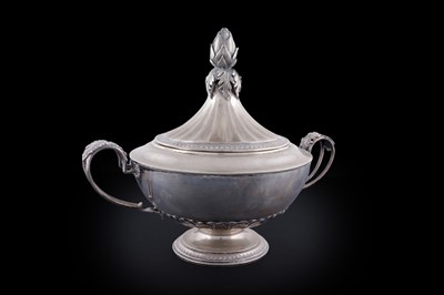Lot 31 - An early 20th Century Italian silver tureen