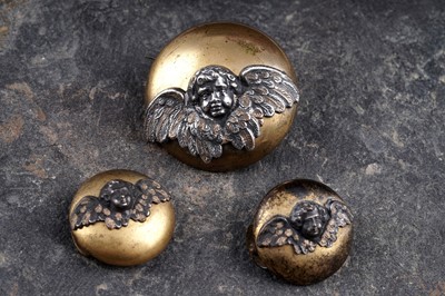 Lot 523 - Victorian secret compartment jewellery
