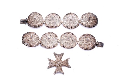 Lot 531 - 19th Century silver filigree bracelets and brooch